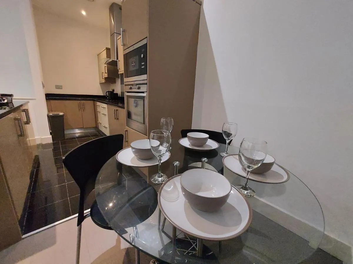 Feel At Home, Nottingham City Centre, Opposite Crowne Plaza Apartment